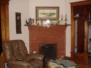 Fireplace in Living Room<|><|>