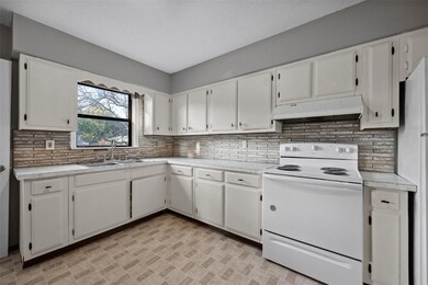 3019 Elaine Dr NW, Cedar Rapids, IA 52405 - photo 6