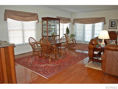 breakfast nook/eat in area
