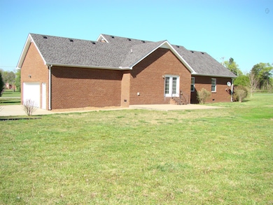 205 Gladys Dr, Shelbyville, TN 37160 - photo 6