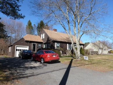 44 Curve St, Medfield, MA 02052 - photo 6