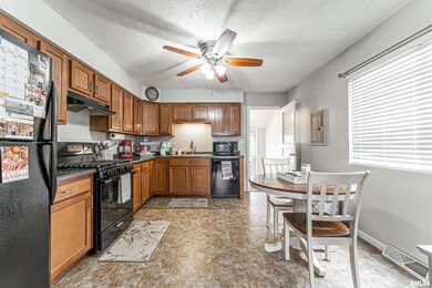 1419 N Kankakee St, Lincoln, IL 62656 - photo 5