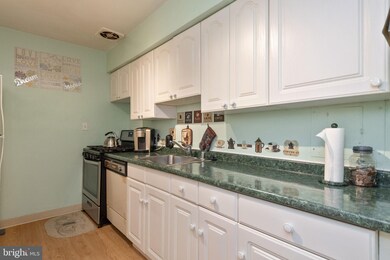 5215 Newton St unit 201, Bladensburg, MD 20710 - photo 6