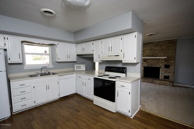 206 Linwood Dr, Jacksonville, NC 28546 - photo 3