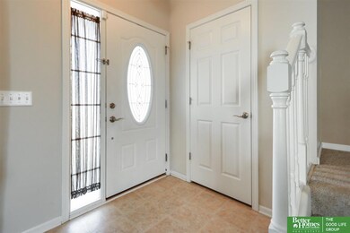 2410 Ridgeview Dr, Papillion, NE 68046 - photo 4