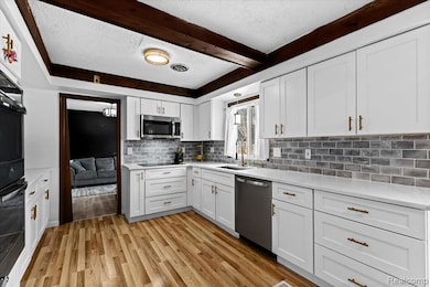 20620 Wayland St, Southfield, MI 48076 - photo 4