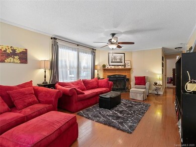 138 Woodview Dr, Statesville, NC 28625 - photo 6