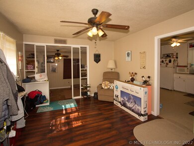 310 W Galveston St, Broken Arrow, OK 74012 - photo 2