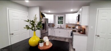 402 Pennsylvania Ave, Reidsville, NC 27320 - photo 7