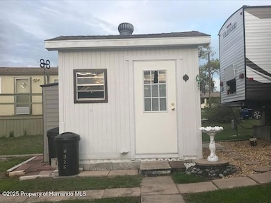 9325 Grizzly Bear Ln, Weeki Wachee, FL 34613 - photo 3