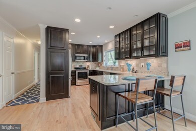 9104 Courtley Ct, Fairfax, VA 22031 - photo 6