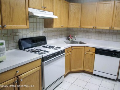 185 Aspen Knolls Way, Staten Island, NY 10312 - photo 4