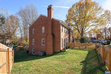 521 Woodmont Dr, Charlottesville, VA 22901 - photo 4