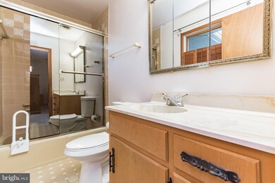 11815 Daisy Ln, Glenn Dale, MD 20769 - photo 2