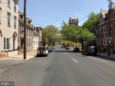 322 W King St, Lancaster, PA 17603 - photo 2