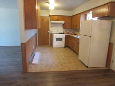 1602 Nichols St, Ennis, TX 75119 - photo 6