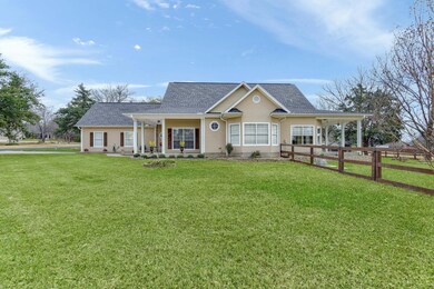 124 Pawnee Trail, Gainesville, TX 76240 - photo 2