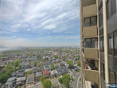 200 Winston Dr unit 2517, Cliffside Park, NJ 07010 - photo 2