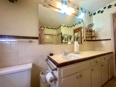 520 E Coolidge Ave, Blackwell, OK 74631 - photo 6