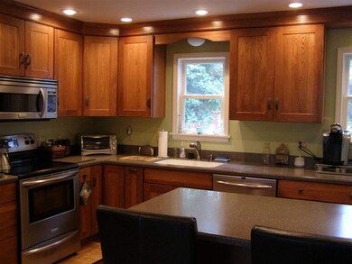 17 W Bayberry Rd, Glenmont, NY 12077 - photo 3