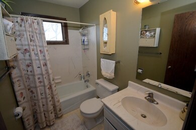 635 Dunn Ave, Oregon, WI 53575 - photo 6