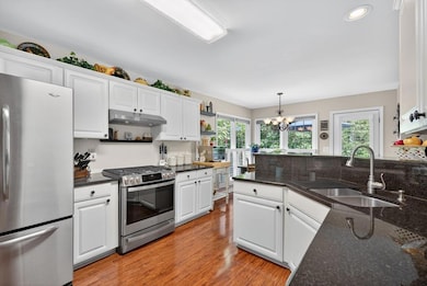 Eat-in kitchen with breakfast nook!