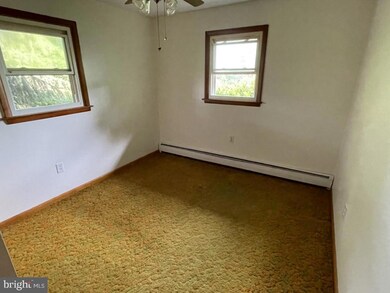 1638 Hammond Dr, Chambersburg, PA 17201 - photo 4