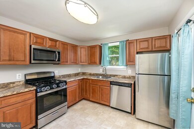 919 Renfrew St, Essex, MD 21221 - photo 7