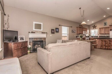 Beaumont Dr 20687 Web (2 of 25)