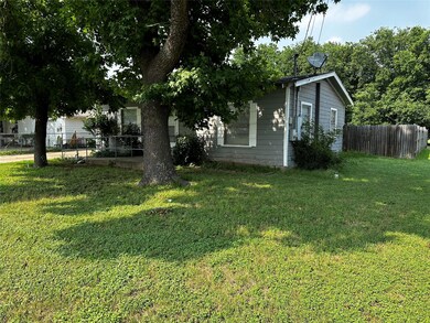 1712 Redwood Dr, Cleburne, TX 76033 - photo 2