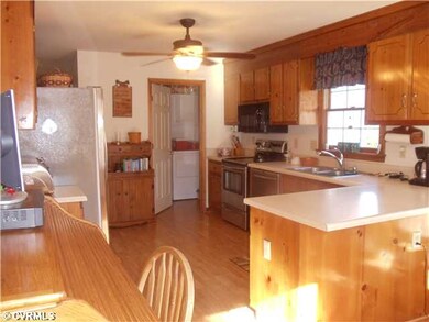 Kitchen - Large open kitchen with Laminate floorin