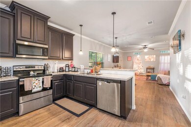 Kitchen with ornamental molding, a wealth of natur