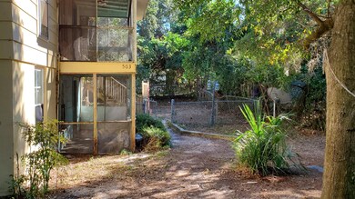 503 E Erie Porches