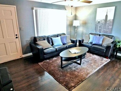 Living Room W/Picture Window