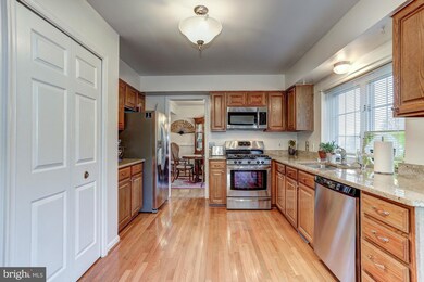 2893 Chevoit Hill Ct, Woodbridge, VA 22191 - photo 5