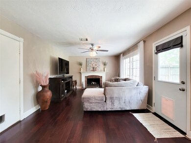 8310 Lime Springs Dr, Houston, TX 77095 - photo 4