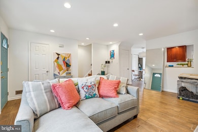 18644 Winding Creek Place, Germantown, MD 20874 - photo 2