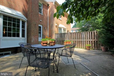 2931 Waterford Ct, Vienna, VA 22181 - photo 7