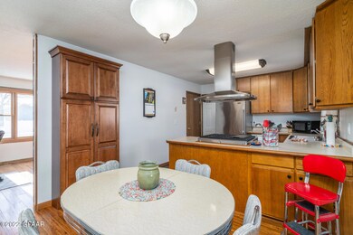 902 S 24th St, Grand Forks, ND 58201 - photo 6