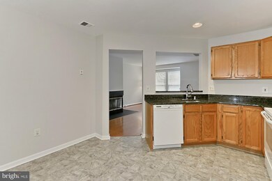 9226 Deer Crossing unit 37, Lorton, VA 22079 - photo 7
