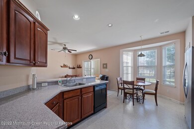 8 Georgetown Ct Allentown NJ-large-017-0