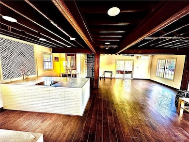 Kitchen Island & Dining Area