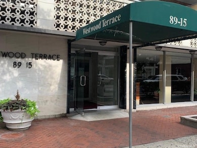 89-15 Parsons Blvd unit 11G, Jamaica, NY 11432 - photo 2