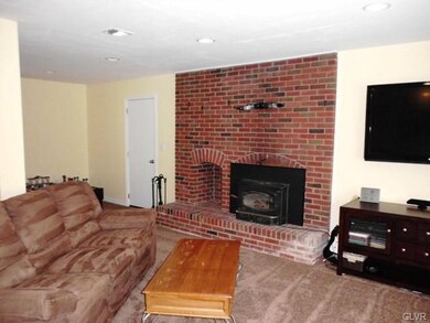 4506 Nile Dr, Whitehall, PA 18052 - photo 2