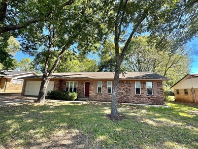 27 Scotsmeadow St, Gainesville, TX 76240 - photo 2