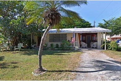 1060 8th St S, Naples, FL 34102 - photo 2