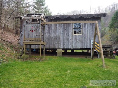 Outbuilding: Large outbuilding with electric - per