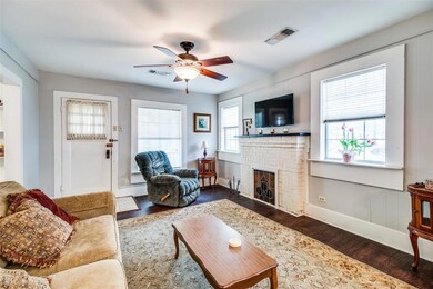 1114 S Howeth St, Gainesville, TX 76240 - photo 3