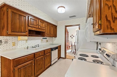 6008 Booker Cir, Mobile, AL 36693 - photo 5