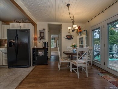 10 x 10.5 Dining Area